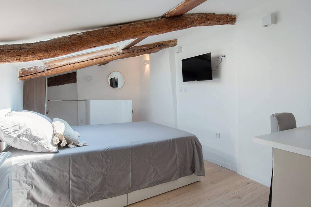 Entire apartment, Studio coeur de ville in Solliès-Pont, Toulon region