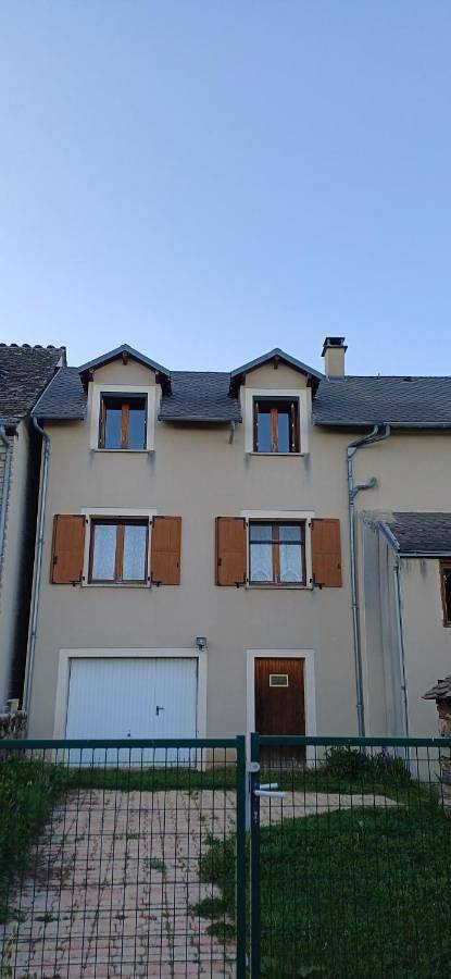 Location de vacances pour 6 personnes, avec terrasse ainsi que vue et jardin, animaux acceptés dans Bourgs sur Colagne - 2
