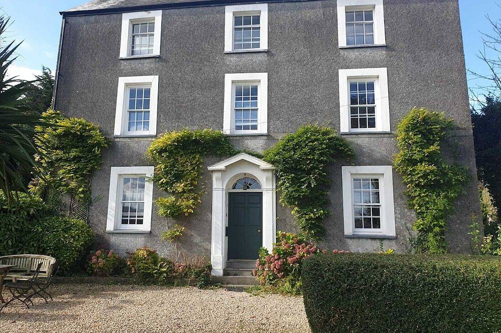 Property looking at Dylan Thomas boat house and Laugharne Castle. in Laugharne, Carmarthenshire