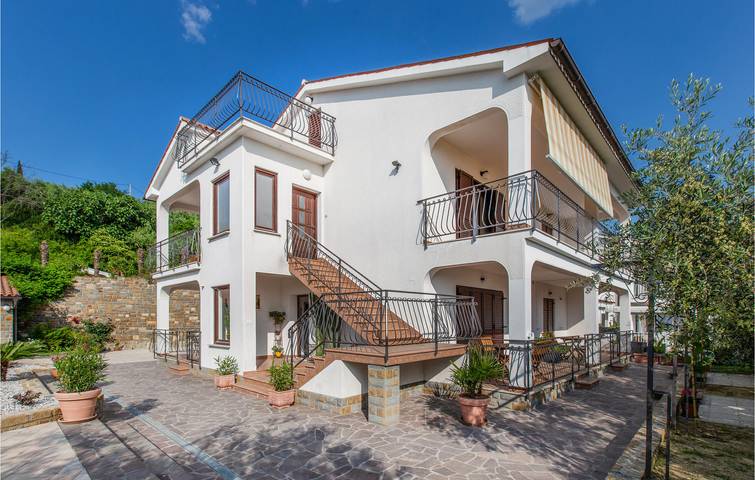 Ferienwohnung für 4 Personen, mit Terrasse und Garten in Piran