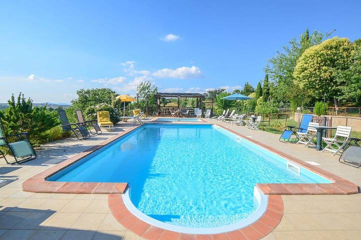 Agriturismo per 6 persone, con piscina, con animali domestici in Magliano in Toscana