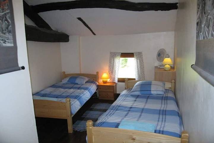 Gîte pour 5 personnes, avec terrasse et piscine ainsi que jardin et jacuzzi à Gibourne - 3