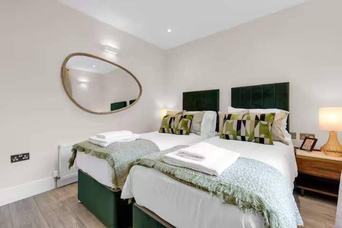 Think Positive House at Canterbury - Pass the Keys in Kent