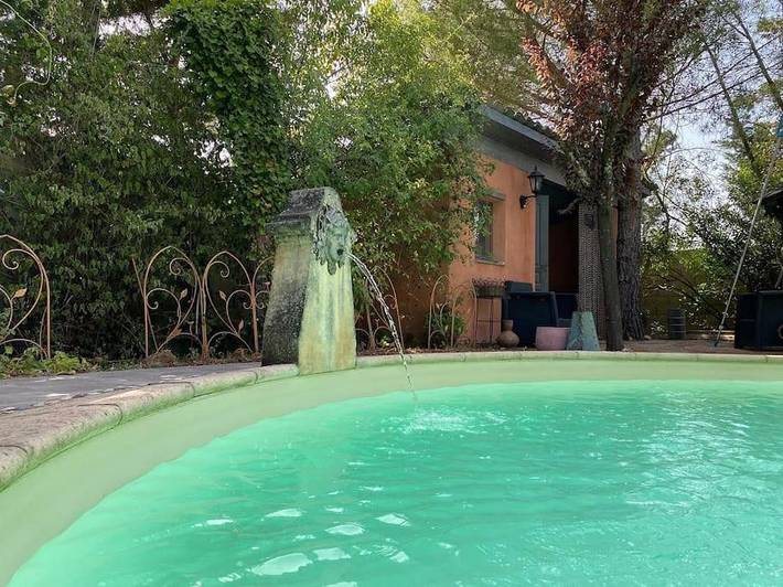 Location de vacances pour 9 personnes, avec jardin et piscine à Sainte-Anastasie