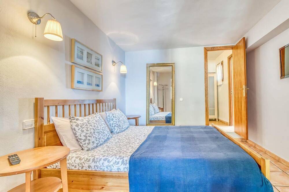 Entire apartment, Amazing apartment in Valldemossa with Wifi in Port de Valldemossa, Valldemossa