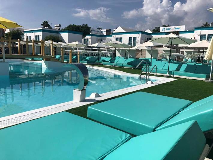 Hôtel pour 2 personnes, avec Jacuzzi et Terrasse ainsi que Piscine et Sauna