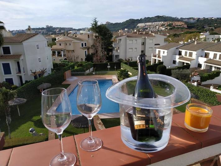 Ferienwohnung für 5 Personen, mit Balkon und Terrasse sowie Garten und Pool