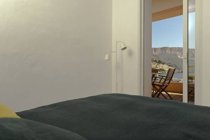 Gîte pour 4 personnes, avec balcon dans Plage De L Anse De L Arene - 4