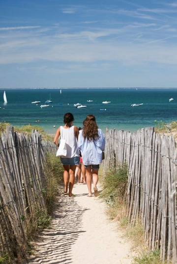 Gîte pour 4 personnes, avec balcon ainsi que jardin et piscine, animaux acceptés dans Casino de Royan