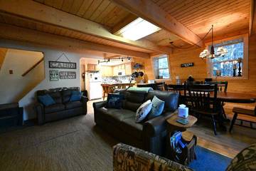 Log Cabin for 14 Guests in Idaho, USA, Picture 2