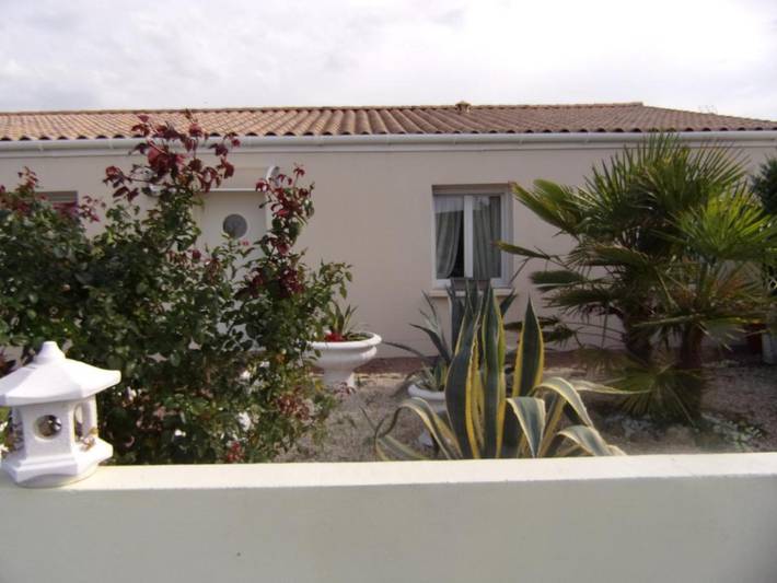 Gîte, avec Terrasse ainsi que Jardin et Vue à Tonnay-Charente - 2