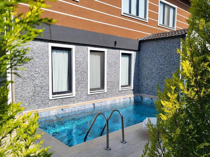 Chalet para 6 personas, con vistas además de jardín y piscina - 1