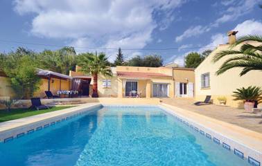 Gîte pour 7 personnes, avec terrasse ainsi que piscine et jardin à Théziers