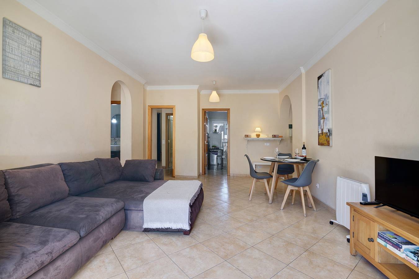 Apartamento entero, Apartamento 'Rei 1º K' con balcón, Wi-Fi y aire acondicionado in Quarteira, Distrito de Faro