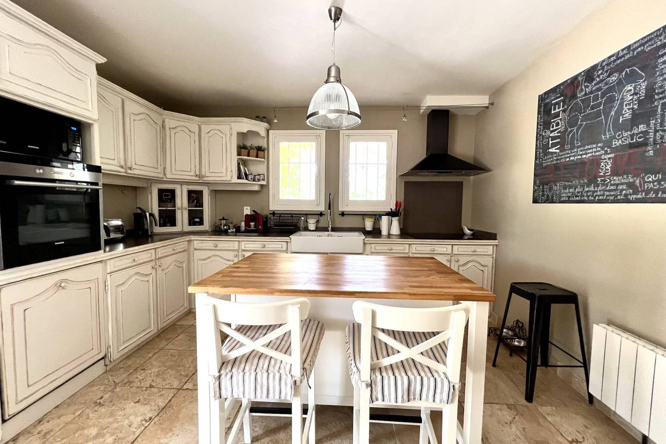 Villa Maya : grande villa et piscine incroyable au pied du Luberon in Mérindol, Parc naturel régional du Luberon