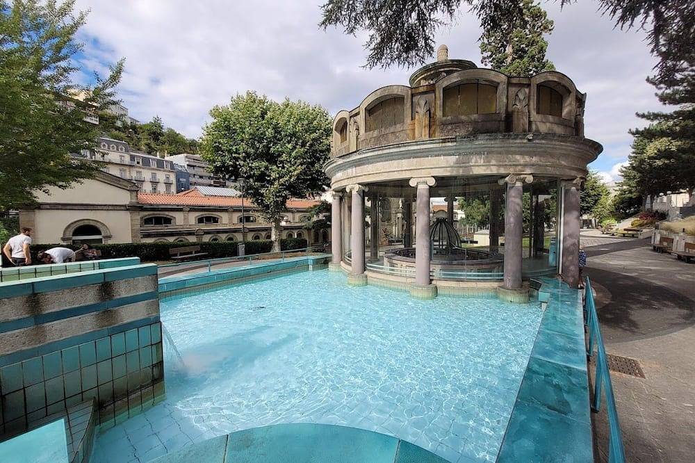 Entire apartment, Cosy studio overlooking the Auvergne volcanoes in Royat, Volcans d'Auvergne Regional Nature Park