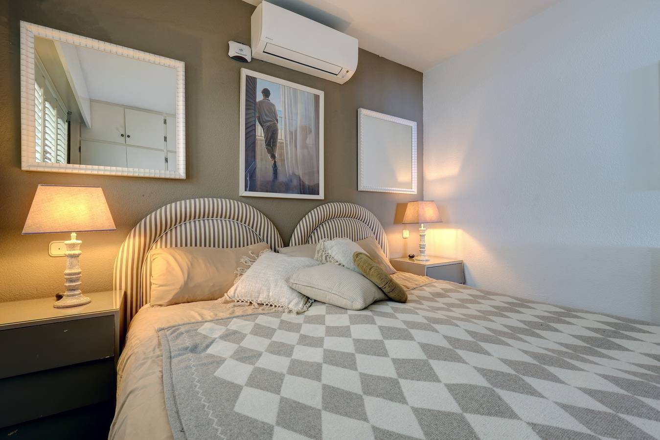 Appartement entier, "Avec la vue sur la mer, la piscine, le Wi-Fi, l'air conditionné et le balcon. in Estepona Old Town, Estepona