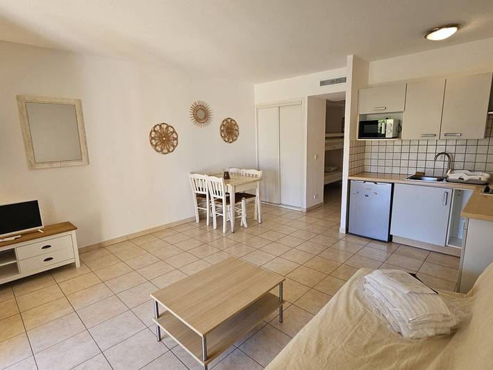 Appartement entier, Studio climatisé avec piscine, à 150m de la plage et proche port et commerces - Sari-Solenzara in Sari-Solenzara, Arrondissement de Sartène