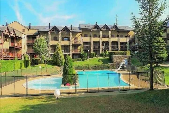 Location de vacances pour 4 personnes, avec Terrasse ainsi que Jardin et Piscine à Bourg-Madame