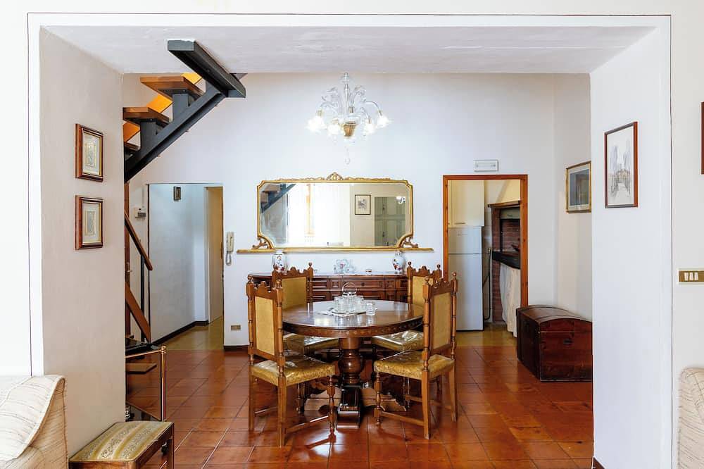 Entire apartment, Ancient App. Immersed in History in Colle di Val d'Elsa, Siena Province