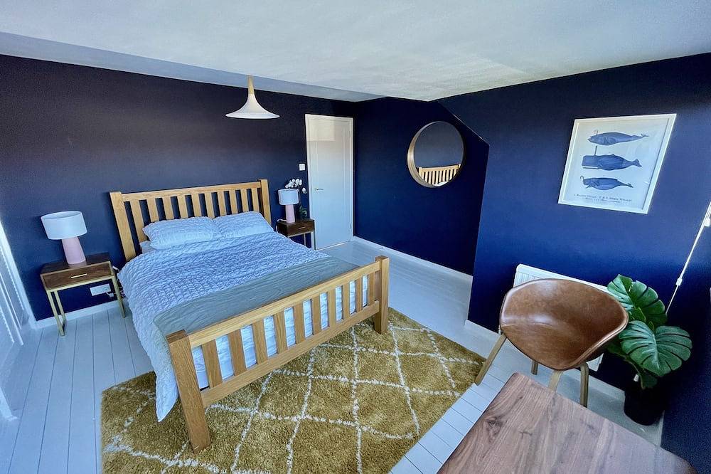 Island House is a spacious 4 bedroom detached house in Mersea Island, Colchester