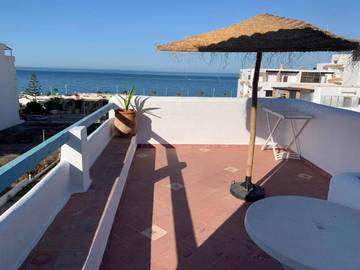 Cottage pour 4 personnes, avec vue ainsi que terrasse et jardin dans Oued Laou