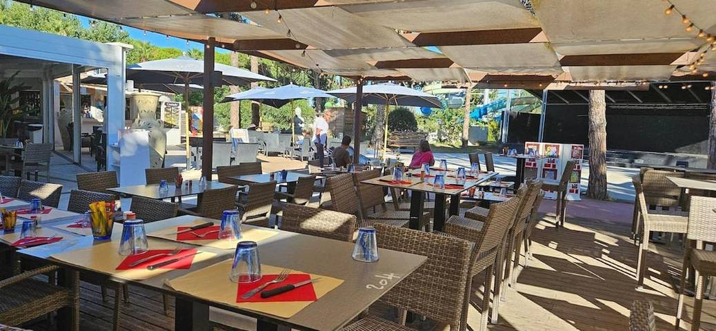 Camping pour 6 personnes, avec bassin pour enfant et piscine ainsi que terrasse et jacuzzi à Sète - 3