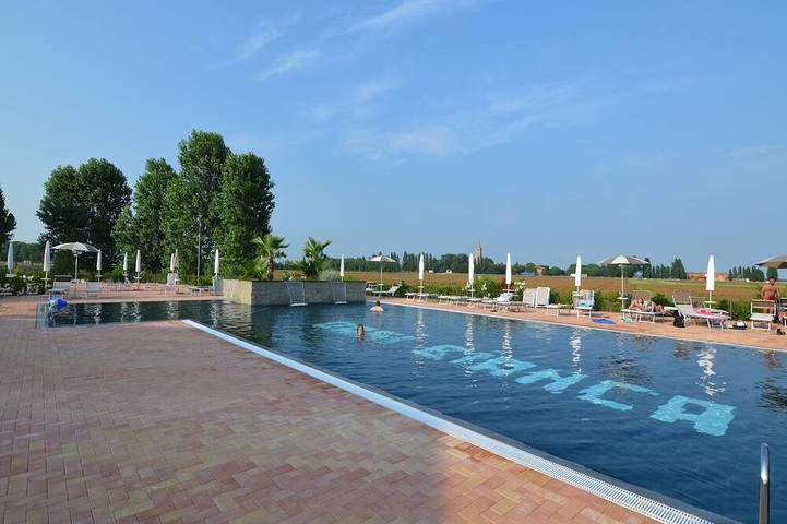 Ferienwohnung für 4 Personen, mit Garten und Pool