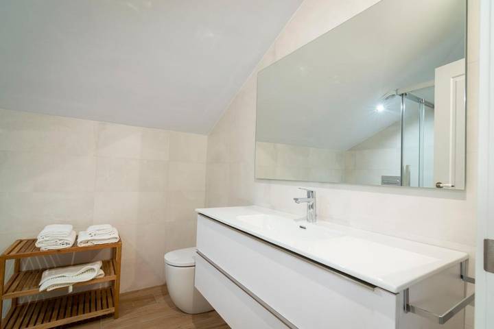 Casa rural con piscina para 6 personas, con vistas y jardín además de piscina y vistas al lago en Pirineo Aragonés - 2