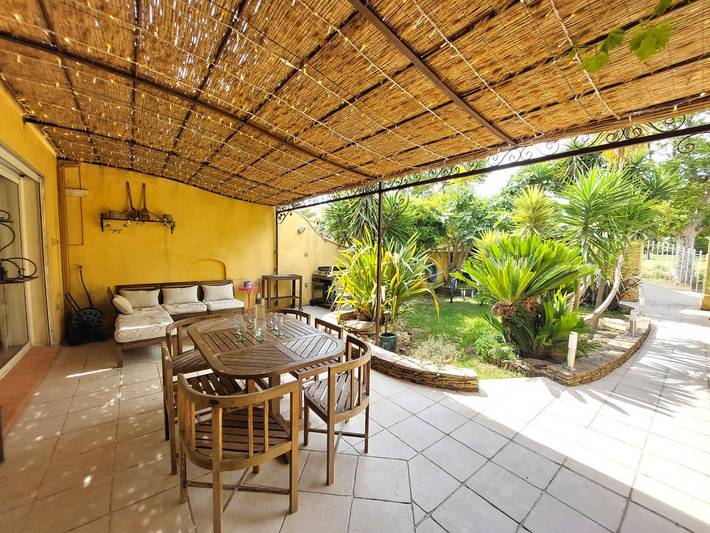 Gîte pour 6 personnes, avec terrasse et jardin