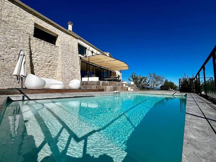 Villa pour 6 personnes, avec vue ainsi que piscine et jardin