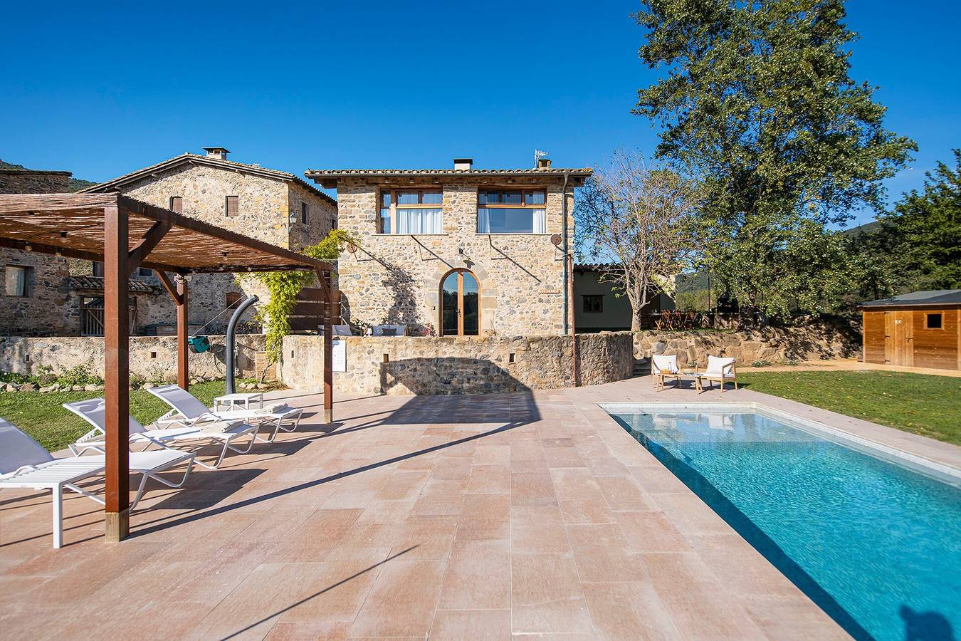 El Graner y El Niu – dos casas que forman un único espacio para disfrutar juntos in Montagut y Oix, Garrotxa