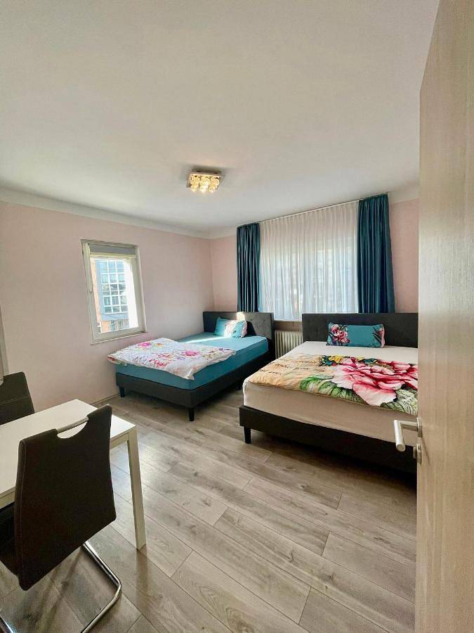 Ferienwohnung für 4 Personen, mit Garten und Ausblick in Rüsselsheim