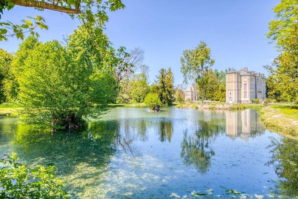 Chateau Des Temps - Dix Chambres , Couchages 20 in Pleurs, Marne