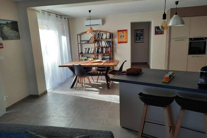 Villa per 4 persone, con Balcone e Terrazza nonché Panorama a Nîmes