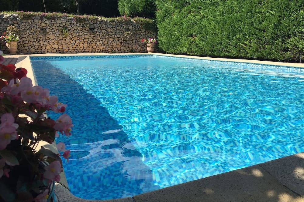 House with private 10x5 pool on residential hillside in Alès, Cévennes
