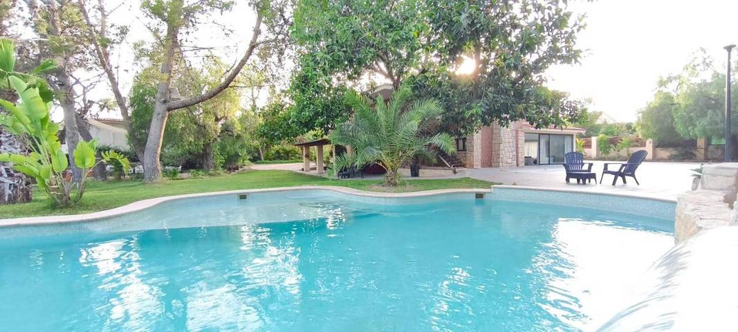 Chalet para 8 personas, con Balcón y Jacuzzi además de Terraza y Jardín en San Vicente del Raspeig