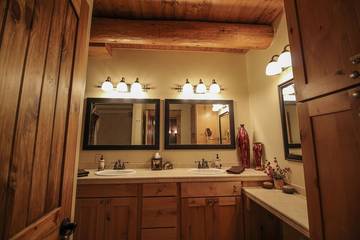 Log Cabin for 10 Guests in Coconino National Forest, Arizona, Picture 4