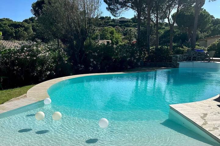 Villa Bibi with swimming pool, three doubles, garden, private beach. in Porto Sa Ruxi, Villasimius