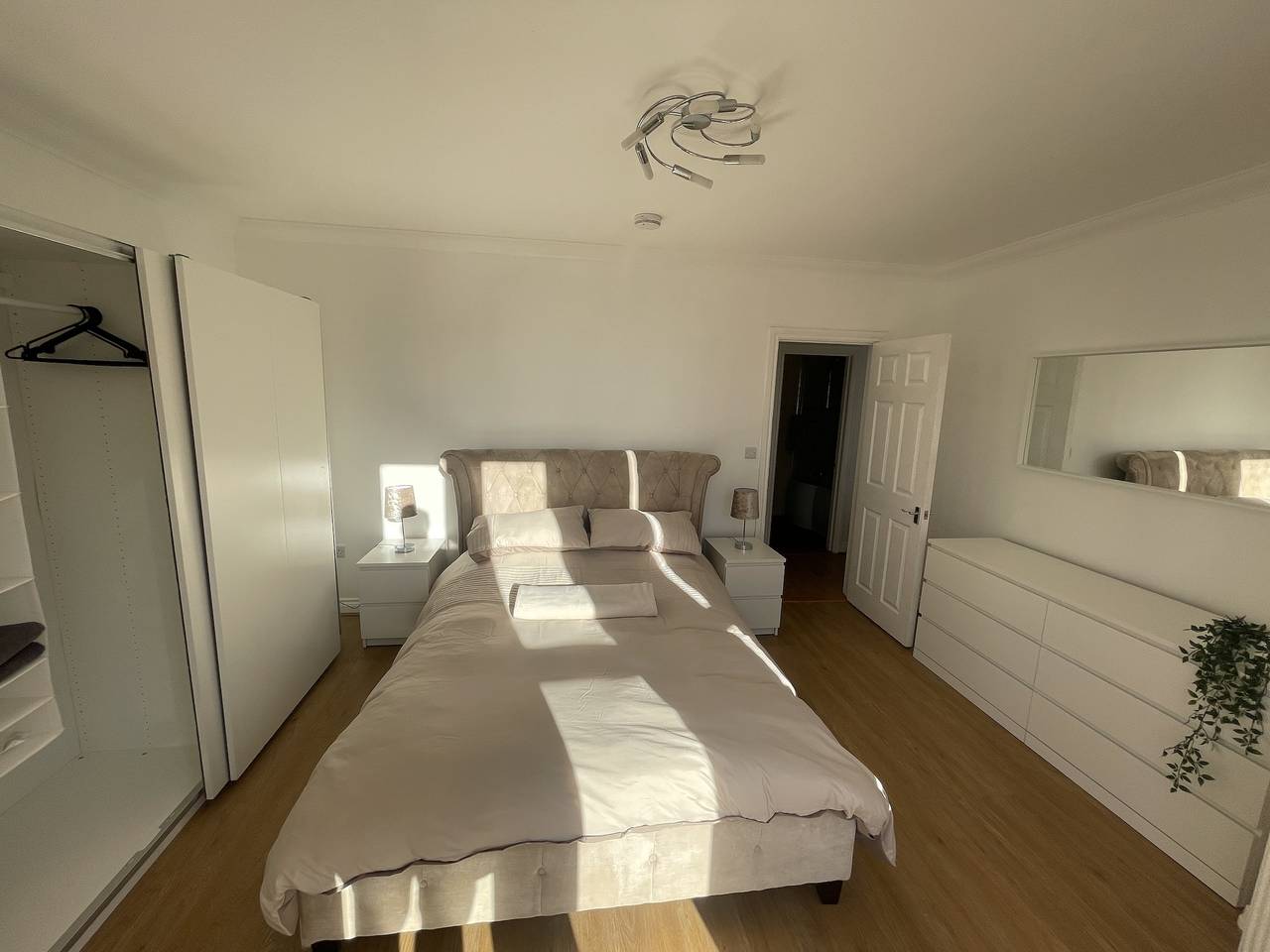 Entire vacation apartment, Newcourt Heights Sleeps 4 with Balcony in Torquay, Torbay