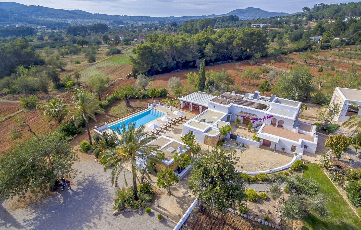 Schickes Apartment mit Terrasse, Pool und Parkplatz in St Llorenc de Balafia, Sant Joan de Labritja