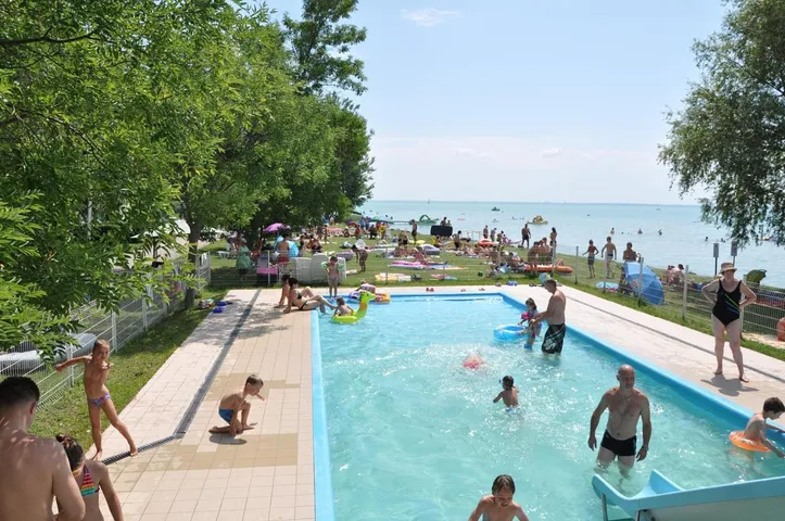 Camping für 5 Personen, mit Pool und Terrasse, mit Haustier - 1