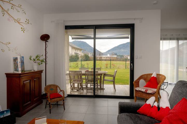 Casa de vacaciones 'Les Chaudannes' con vistas a la montaña, Wi-Fi y aire acondicionado in Valgelon-La Rochette, Chambéry region