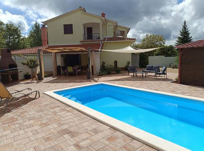 Villa pour 6 personnes, avec balcon à Barban