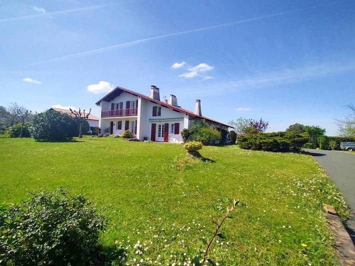 Gîte pour 2 personnes, avec Terrasse et Jardin à Larressore
