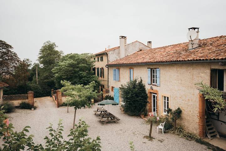 Location de vacances pour 10 personnes, avec piscine ainsi que jardin et terrasse, animaux acceptés à Saint-Félix-de-Tournegat