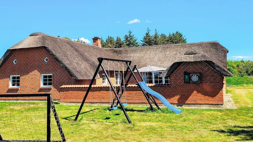 Ferienhaus für 12 Personen, mit Sauna und Whirlpool sowie Terrasse und Pool, mit Haustier in Nissum Fjord