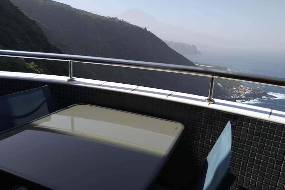 Apartamento entero, Vistas Teide Costa Terraza Mar Aparcamiento Netflix in La Matanza de Acentejo, Tenerife Norte