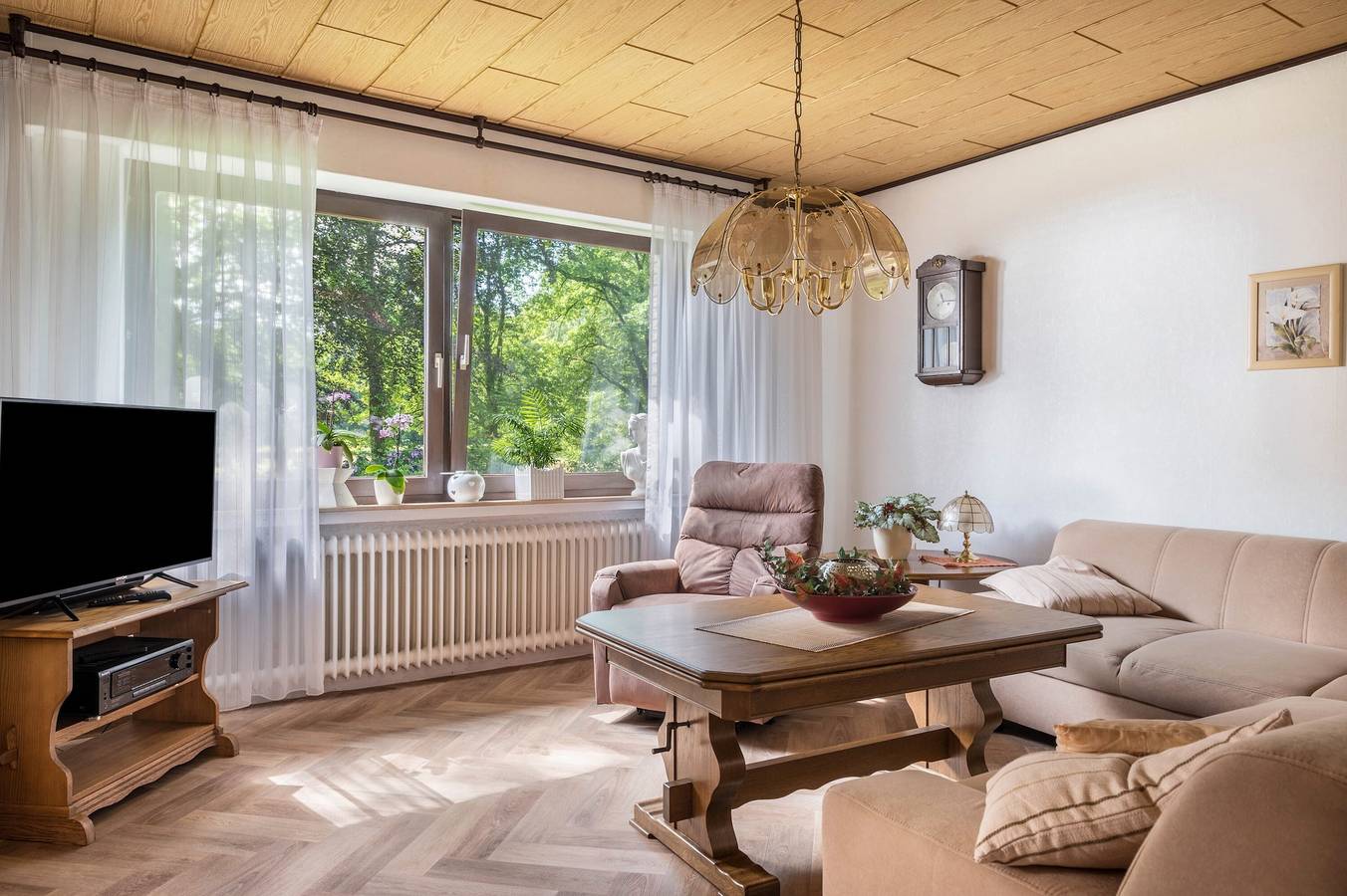 Holiday Home 'Ferienwohnung Loy' with Private Terrace, Private Garden and Wi-Fi in Rastede, Ammerland