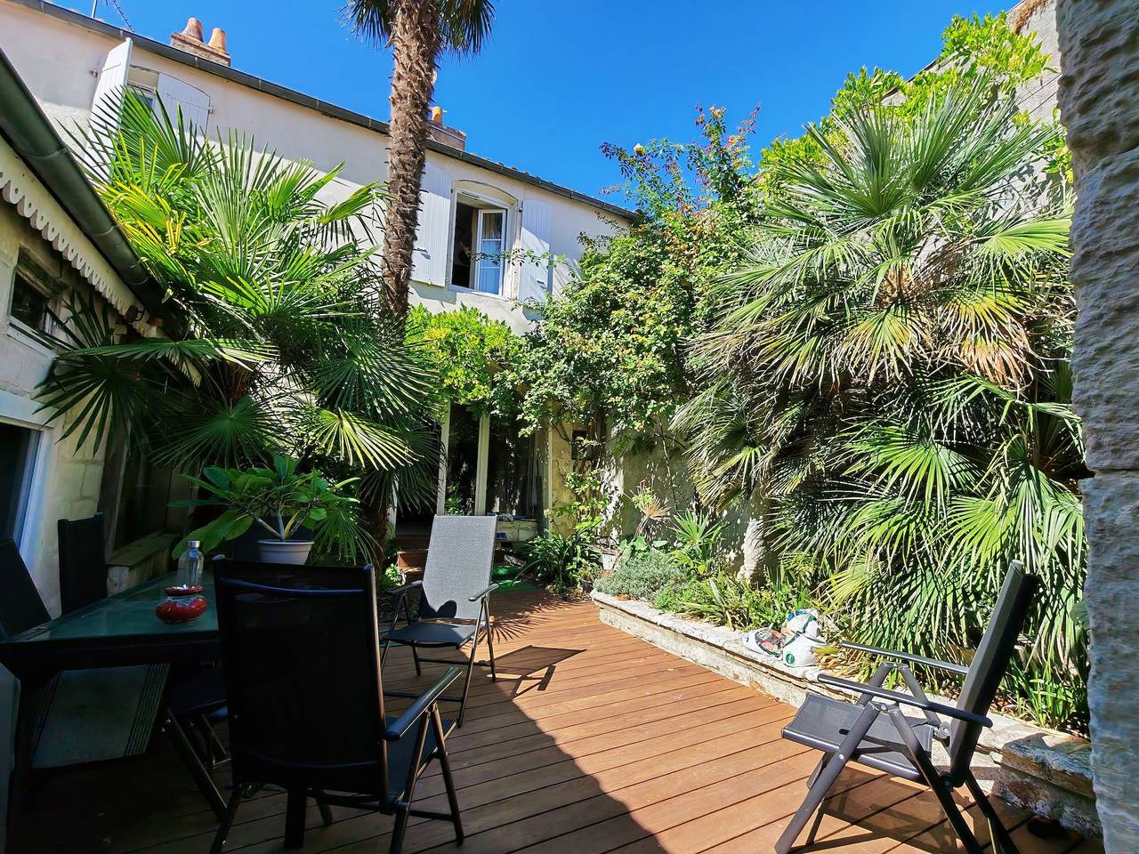 Bed & breakfast 'Chambre Comme Dans Un Combi' met gedeeld terras en wifi in La Rochelle, La Rochelle en omgeving